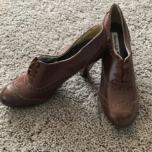 American Eagle Oxford Heels size 8